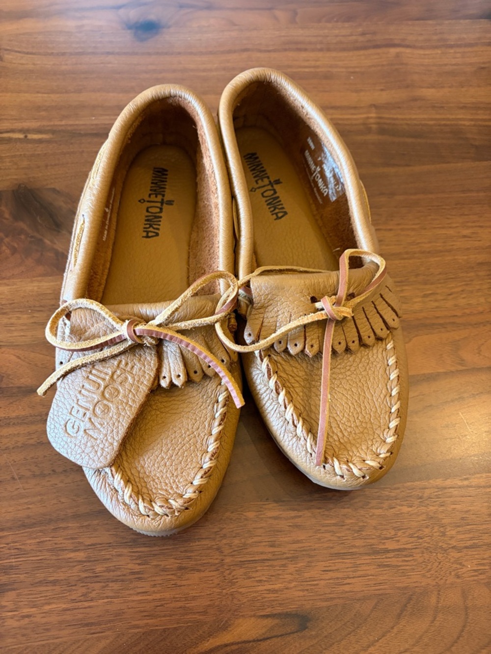 Minnetonka 390 Women’s Genuine Moosehide Fringed Kitty Mocassins | 7